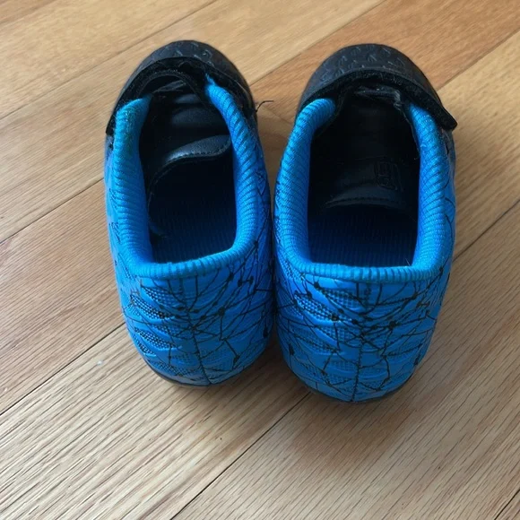 Youth boys soccer cleats Size 12 - Picture 3 of 5